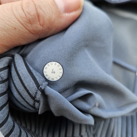 Lululemon Shaped Short in Sterling size 4 gray and black stripes ponte knit - Picture 5 of 11